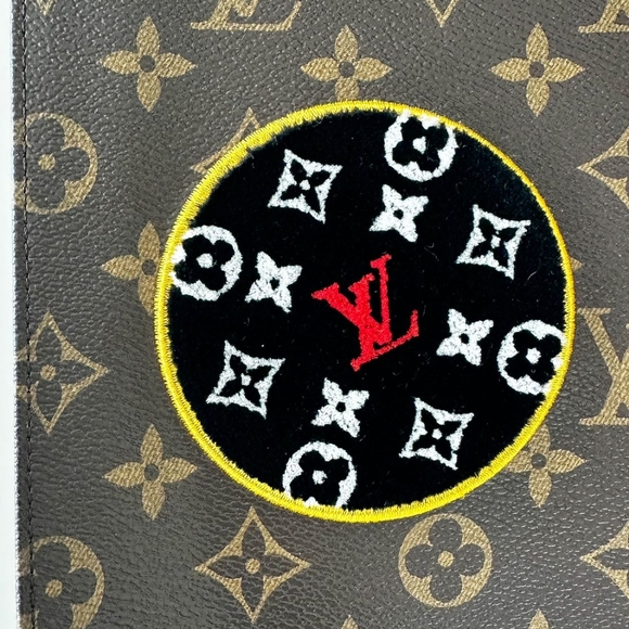 Louis Vuitton Toiletry Pouch Limited Edition Patches Monogram Canvas - Picture 2 of 12